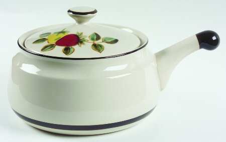 Strawberries 2.75 Qt Round Covered Casserole