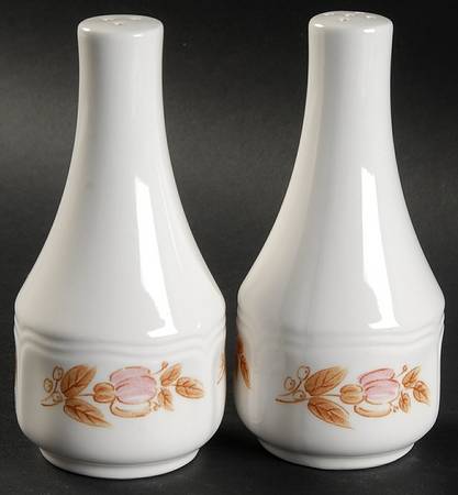 Wicker Rose Salt & Pepper Set