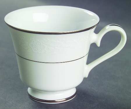 Audrey Footed Cup by Seizan