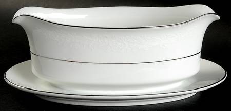 Audrey Gravy Boat with Attached Underplate