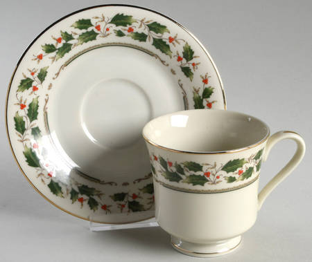 Noel Footed Cup & Saucer Set