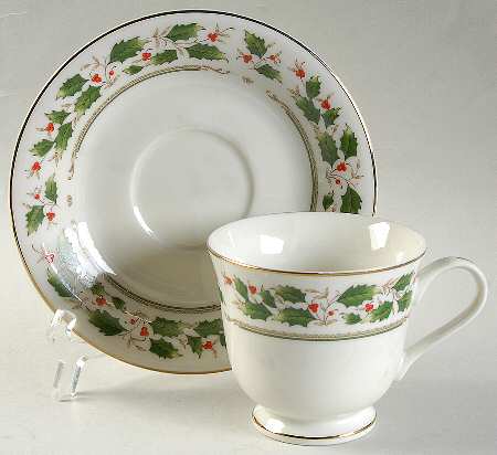 Noel Footed Cup & Saucer Set