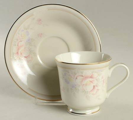 Sonorous Footed Cup & Saucer Set