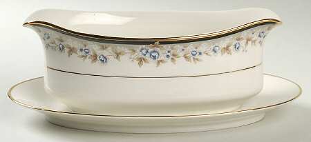 Towada Gravy Boat with Attached Underplate