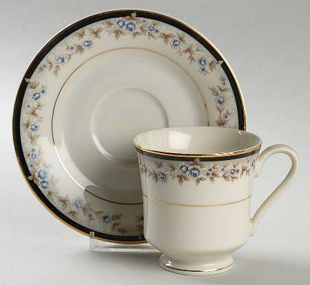 Towada Footed Cup & Saucer Set