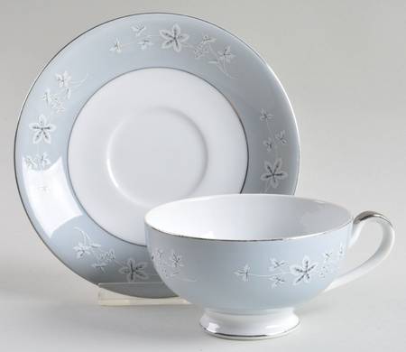 Splendor Footed Cup & Saucer Set