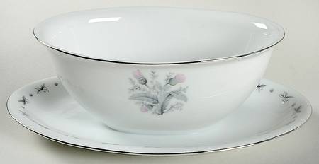 3536 Gravy Boat with Attached Underplate
