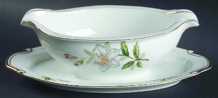 Azalea Gravy Boat with Attached Underplate
