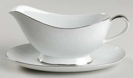 Bridal Lace Gravy Boat & Underplate/Relish