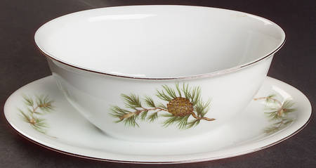 Cascade Pine Gravy Boat with Attached Underplate