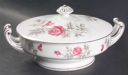 Elegance Round Covered Vegetable