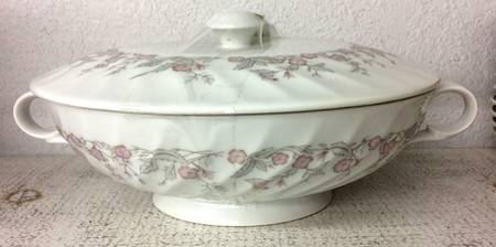 Geneve Round Covered Vegetable