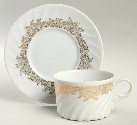 Golden Leaf Flat Cup & Saucer Set