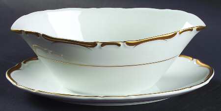 Triumph Gravy Boat with Attached Underplate