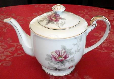 Vivian Teapot & Lid