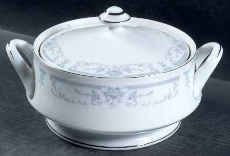 Blue Whisper Round Covered Vegetable
