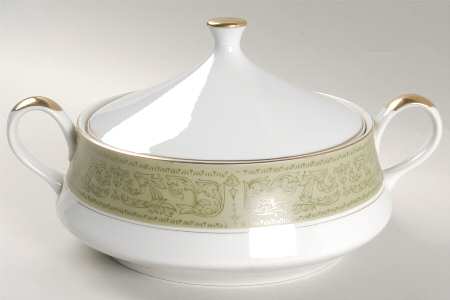 Camelot Round Covered Vegetable