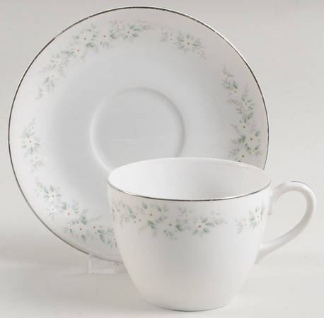 Royal Daisy Flat Cup & Saucer Set