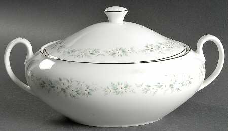 Royal Daisy Oval Covered Vegetable