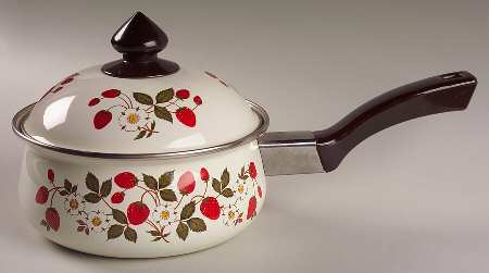 Strawberries N' Cream 1.5 Quart Metal Covered Saucepan