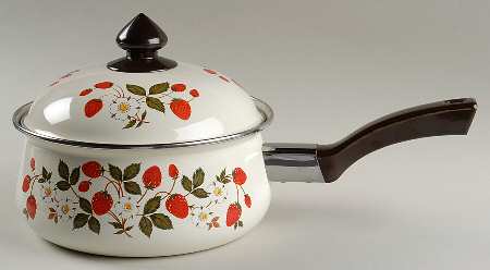 Strawberries N' Cream 2 Quart Metal Covered Saucepan