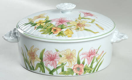 Jade Lily 2.5 Qt Round Covered Casserole