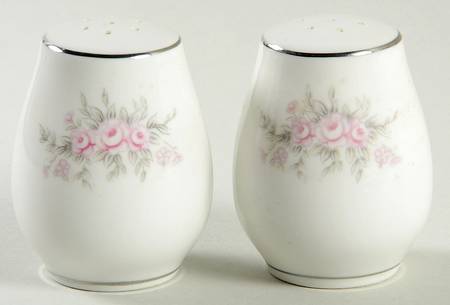 Mona Salt & Pepper Set
