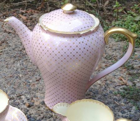 12860 (Pink Background) Coffee Pot & Lid