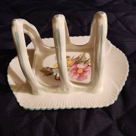 Begonia (Dainty Shape) Two Slice Toast Server