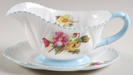 Begonia (Dainty Shape) Gravy Boat & Underplate