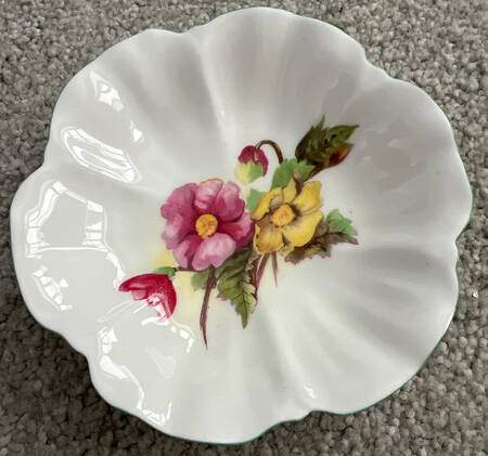 Begonia (Dainty Shape) Nut Dish