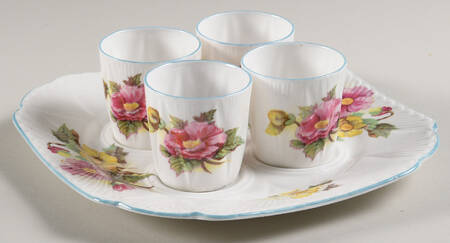 Begonia (Dainty Shape) Egg Cup Set (4 Egg Cups and Tray)