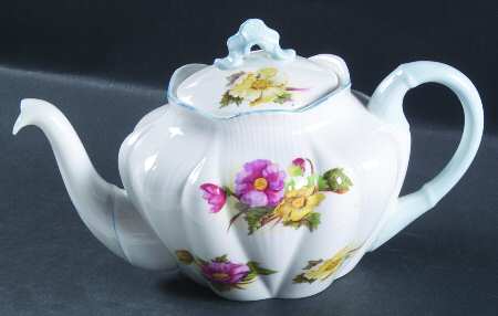 Begonia (Dainty Shape) Teapot & Lid