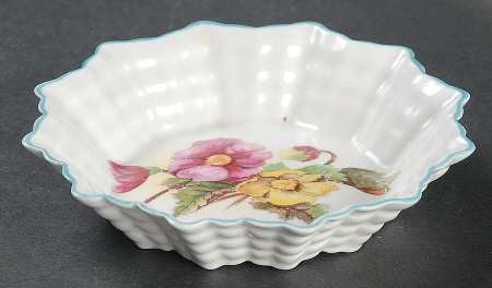 Begonia (Dainty Shape) 4" Round Sweet Dish