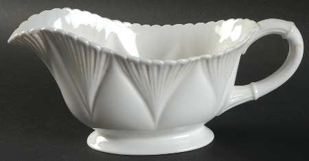 Dainty White (No Trim) Gravy Boat