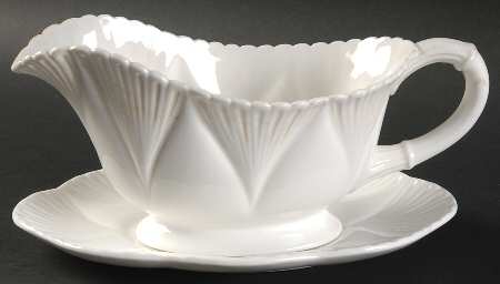 Dainty White (No Trim) Gravy Boat & Underplate