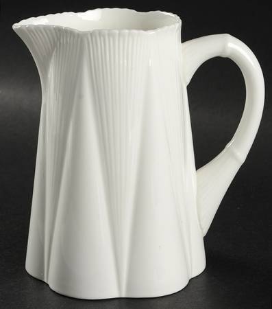 Dainty White (No Trim) 20 Oz Pitcher