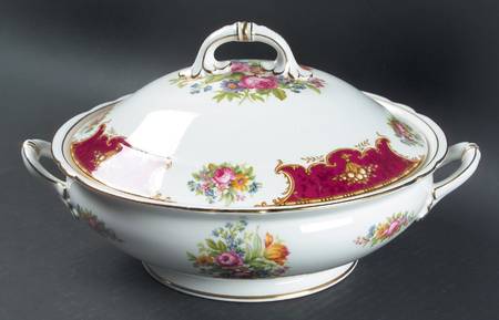 Duchess Red Round Covered Vegetable