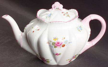 Rose & Red Daisy (Dainty) Teapot & Lid