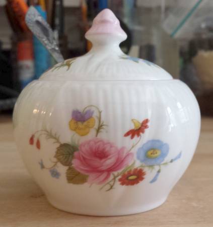 Rose & Red Daisy (Dainty) Mustard Jar & Lid