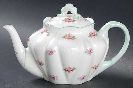 Rosebud (Dainty Shape) Mini Teapot & Lid