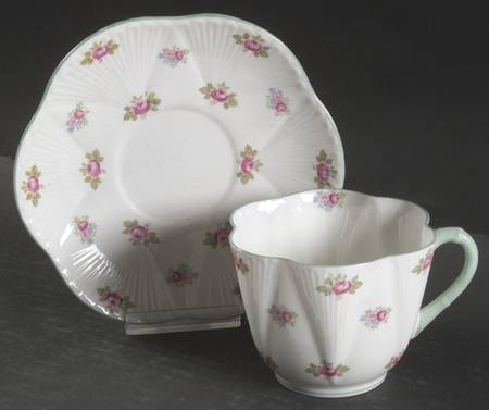 Rosebud (Dainty Shape) Oversized Cup & Saucer Set