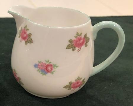 Rosebud (Smooth Edge) Mini Creamer