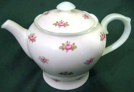 Rosebud (Smooth Edge) Teapot & Lid