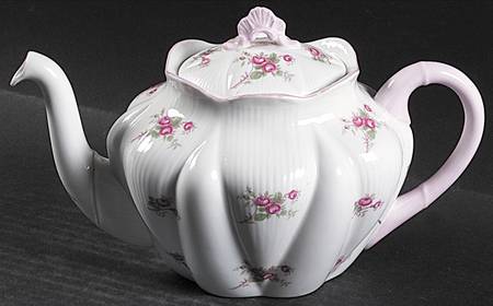 Bridal Rose (Dainty Shape) Teapot & Lid