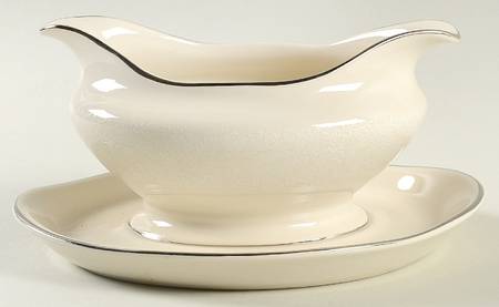 Bridal Veil Gravy Boat with Attached Underplate