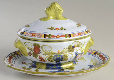 Carnation Gravy Boat & Lid w/Underplate