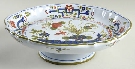 Carnation 10" Diameter Pedestal Cake Stand