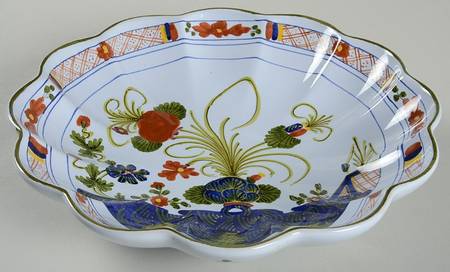 Carnation 9" Round Vegetable Bowl