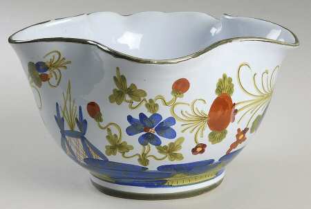 Carnation 9" Scalloped Bowl